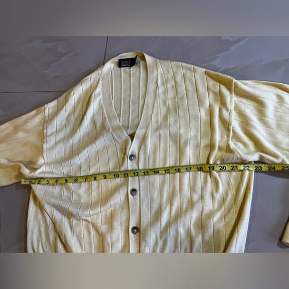 BELFORD Long Sleeve V-neck Ivory Tunic Sweater Knit Top Size L buttons  yellow - Picture 11 of 16